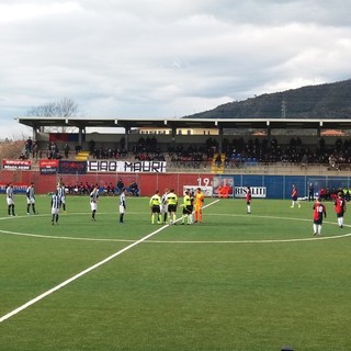 Calcio. Sestri Levante-Savona. Infortunio all'arbitro dopo due minuti, PARTITA SOSPESA E RINVIATA A DATA DA DESTINARSI