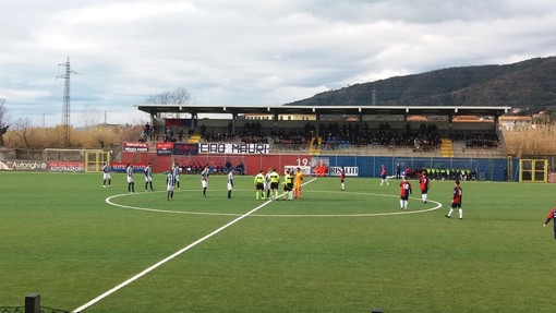 Calcio. Sestri Levante-Savona. Infortunio all'arbitro dopo due minuti, PARTITA SOSPESA E RINVIATA A DATA DA DESTINARSI