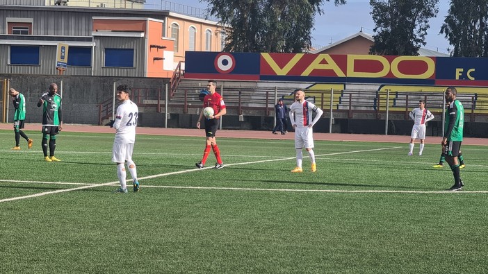 Calcio, Serie D. Vado di lotta e governo, Tinti e l'eurogol di Capra piegano 2-1 la Castellanzese