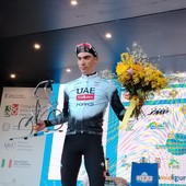 Ciclismo, Ayuso dopo due podi fa suo il Trofeo Laigueglia: braccia al cielo in via Roma (FOTO e VIDEO)