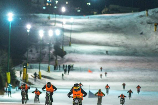 Dalla terra alla neve: la For Bike School affronta la discesa più folle dell’anno alla &quot;Bike to Hell&quot; di Prato Nevoso