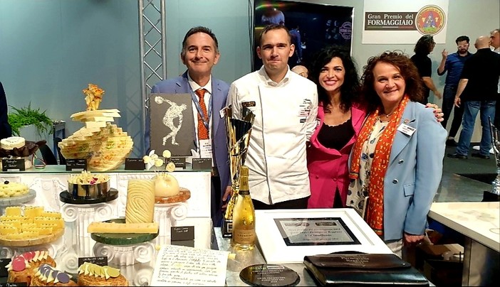 È Marco Zacchello, dal Veneto, il vincitore della seconda edizione del Gran Premio del Formaggiaio organizzato dalla Guilde Internationale des Fromagers al B2Cheese di Bergamo