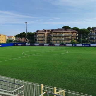 Calcio, Eccellenza. Il traffico &quot;rallenta&quot; il derby: Pietra-S.F. Loano inizierà alle 15.30