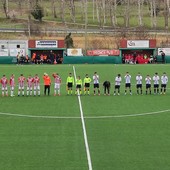 Calcio. Promozione: giocate di qualità, errori ed episodi dubbi: al &quot;Corrent&quot; succede di tutto, Carcarese-Pietra Ligure finisce 2-2