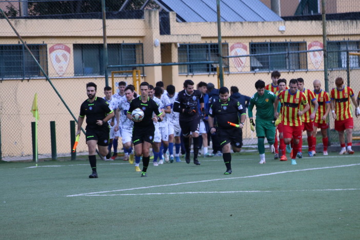 Calcio. Promozione. La battaglia del &quot;Borel&quot; al Ceriale, il Finale affonda ma recrimina per gli episodi dubbi