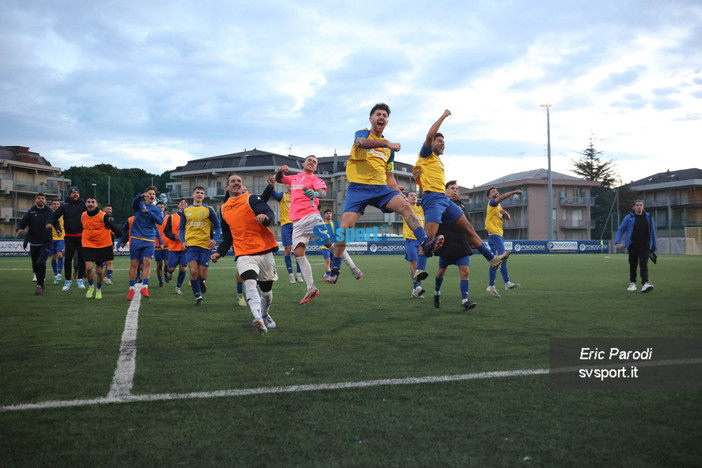 Calcio, Eccellenza. Sotto l'albero il Pietra Ligure trova altri tre punti! Biancocelesti in dieci nel secondo tempo ma basta il rigore di Sogno per stendere il Golfo Paradiso