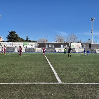 Calcio, Promozione. In un caldo &quot;Riva&quot; il Pontelungo vince non senza fatica contro la Superba: i genovesi chiudono in nove