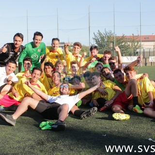 FOTONOTIZIA: L'ALBENGA FESTEGGIA LA VITTORIA DELLA COPPA OSTUNI