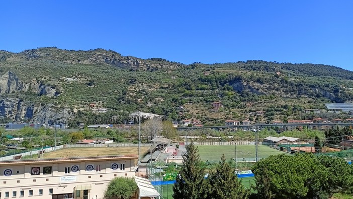 ‘Salvo’ il campo sportivo Morel di Ventimiglia: parere favorevole al rifacimento del campo in erba sintetica dalla LND