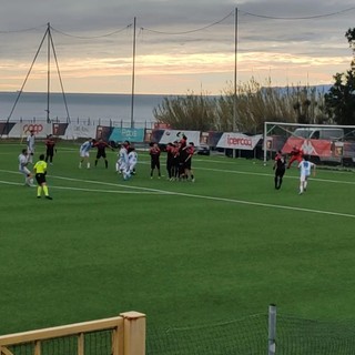 Calcio. Pietra Ligure, tempo di cometa per Davide Sancinito: il regista su punizione riprende l'Arenzano (VIDEO)