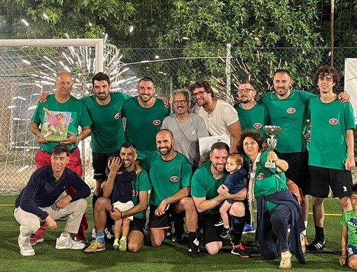 Torneo &quot;Crunn-a De Nöcce&quot; di Stella: trionfo per Agenzia Cinque Stelle contro Camping Dolce Vita