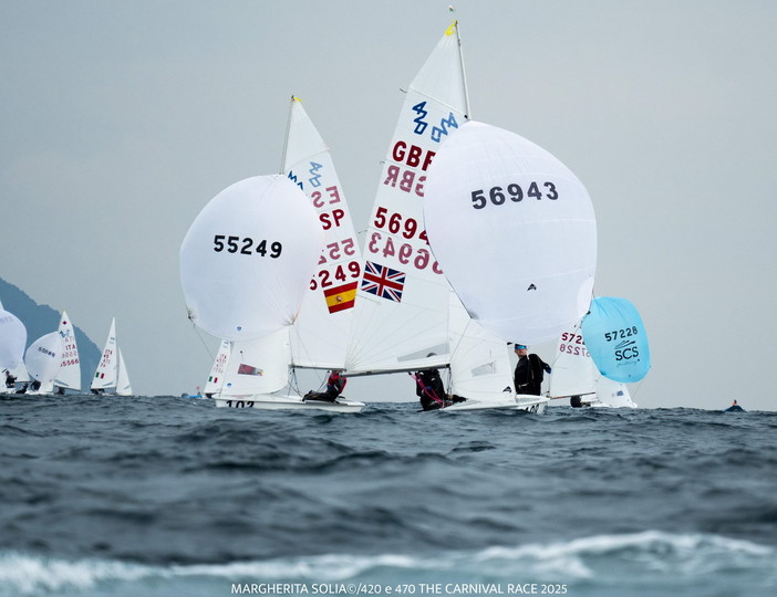 Marina degli Aregai: grande successo per la 12a edizione della ‘Carnival Race 420&amp;470’ di vela