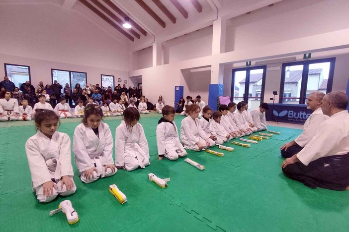 Esami di Aikido a Garlenda: 26 bambini della Polisportiva del Finale hanno raggiunto l’obiettivo e riceveranno il diploma Aikikai d’Italia