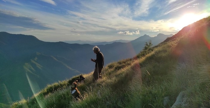 Outdoor. L'Alta Via dei Monti Liguri sui &quot;Cammini Aperti&quot;: nel fine settimana del 13 e 14 aprile, protagonista il Parco del Beigua