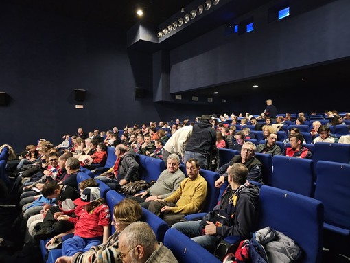 Sala piena ad Albenga per la proiezione di &quot;Genoa comunque e ovunque&quot;