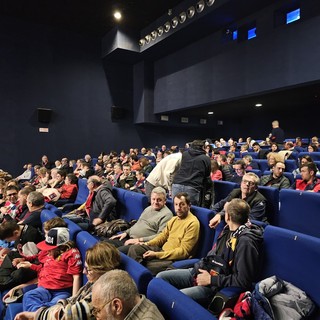 Sala piena ad Albenga per la proiezione di &quot;Genoa comunque e ovunque&quot;