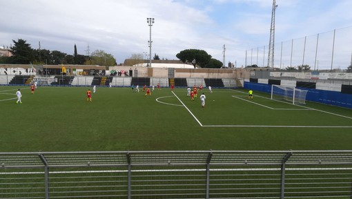 Calcio, Eccellenza. Il Vado cala il poker e supera l'Albenga. Gli uomini di Tarabotto proseguono nella loro marcia verso la conquista del campionato