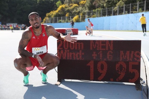 Reynier Mena celebra il record del meeting a 19.95 sui 200m realizzato l'anno scorso. Foto Colombo/FIDAL: