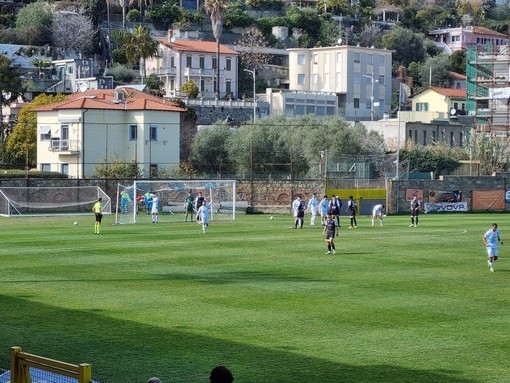 Calcio. Serie D, al &quot;Comunale&quot; la Sanremese termina il match con il Chisola ko per 1-2: la vetta dista ora 13 punti