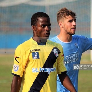 Yayah Kallon con la maglia del Savona nel derby contro la Sanremese