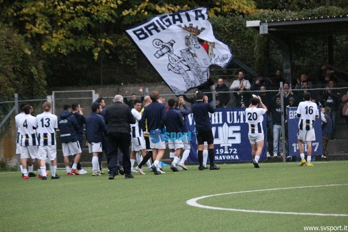 Calcio, Coppa Liguria. Il Savona cede al Pra solo ai rigori, il portiere Barbara schierato fuori dai pali