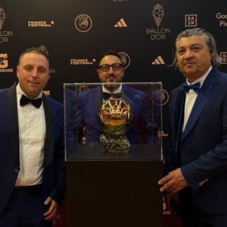 Calcio. Notte da Pallone d'oro per Simone Marinelli, l'ex presidente di Savona e Albenga a Parigi insieme a Simone Sinopia e Roberto Cancellara