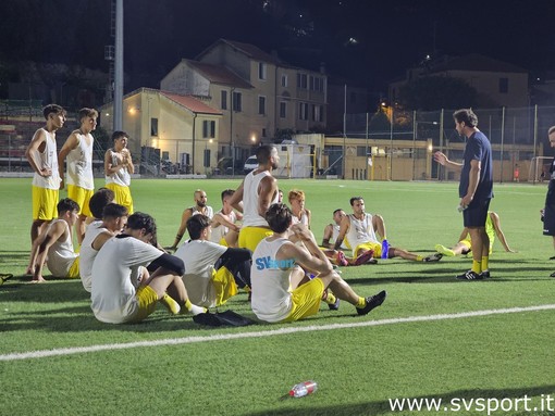 Calcio. Il Finale ribalta i conti e avanza in Coppa. Battuto 4-2 il Camporosso con tripletta del venezuelano Simigliani