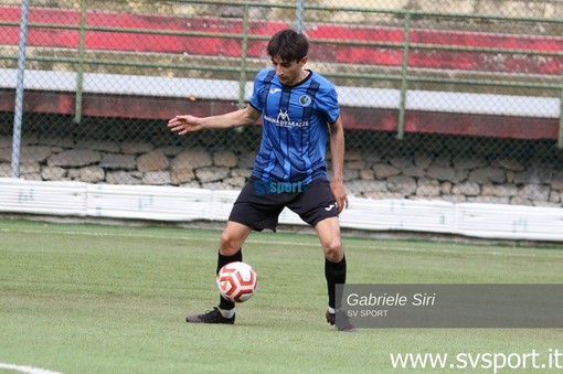 Giacomo Cavallone con la maglia del Varazze