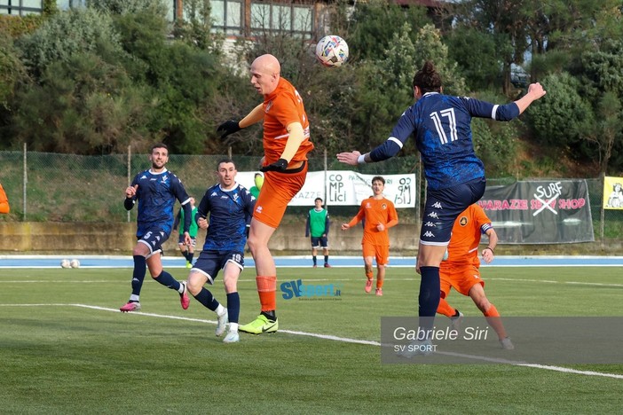 Calcio, Eccellenza. Celle Varazze e Pietra vogliono cavalcare l'onda, San Francesco occhio alle sabbie mobili