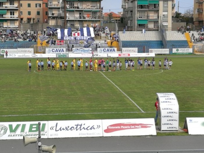 Calcio, Savona - Albissola. Il club biancoblu potrebbe chiedere la ripetizione della partita per errore tecnico, nel mirino il rigore che ha deciso il match