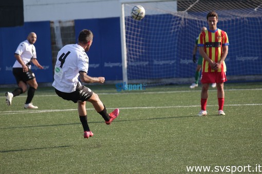 Calcio, altra domenica di fuoco in Eccellenza: Finale-Albenga (sul neutro di Loano) la gara più attesa, Cairese-Arenzano promette spettacolo