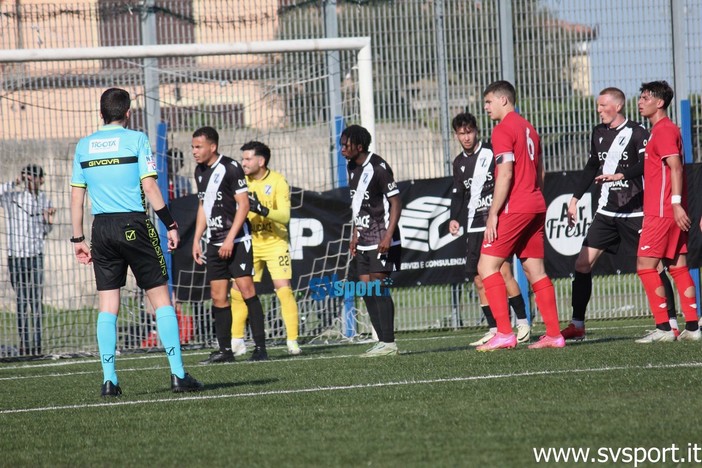 Calcio, Albenga. Ancora nessuna fumata bianca sul fronte societario, domenica a Lavagna si chiude il campionato