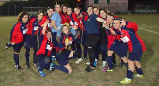 Calcio femminile, la Juniores del Vado festeggia il primato della sua categoria