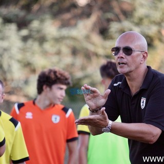 Fabio Fossati al Cesare Brin la scorsa estate in occasione dell'amichevole tra Cairese e Derthona