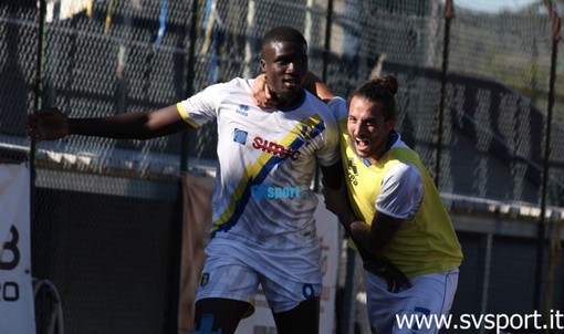 Calcio, Serie D. La Cairese ingolfa il Vado, ai gialloblu l'anticipo con i gol di Onkony e Gueye