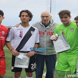 Calcio. L'Arenzano premia i quattro vincitori del Torneo delle Regioni. Targa ricordo per Damonte, Scalvini, Mariani e Thomas Graziani