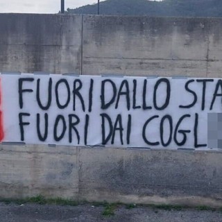 Calcio, Albenga. Prosegue la protesta dei tifosi: &quot;Noi fuori dallo stadio, voi fuori dai cogl**oni&quot;