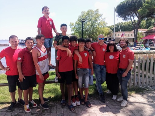 Canottieri Sabazia: i giovani talenti biancorossi protagonisti a Torre del Lago