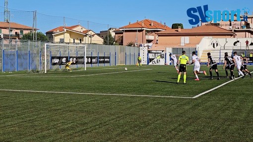 Calcio, Albenga - Vado. Il rigore parato da Lorenzo Facchetti a Loreto Lo Bosco (VIDEO)