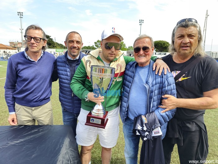 Calcio, Albenga. Arriva la Coppa per il titolo di Eccellenza, ingauni premiati dal presidente Ivaldi (FOTO E VIDEO)