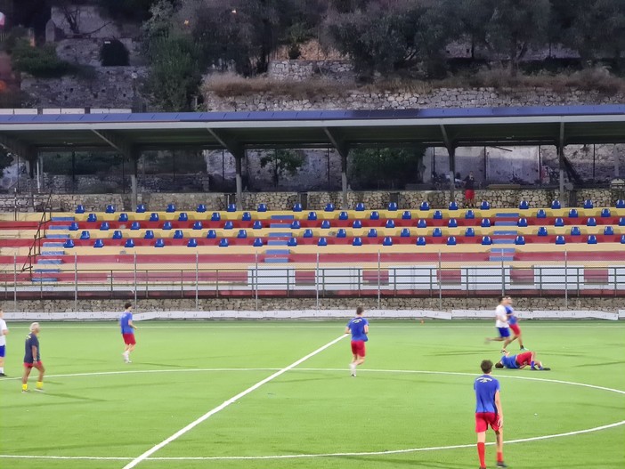 Calcio, Finale. Seggiolini separati in tribuna per facilitare il distanziamento (in attesa della riapertura degli stadi di Eccellenza)