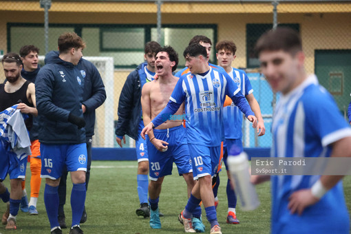 Calcio, Promozione. Al Merlo succede di tutto ma è il Ceriale a far suoi i tre punti, il rigore di Pescio fa esultare i biancoblu contro il Ventimiglia