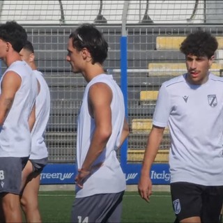 Calcio, Albenga. Rinviata l'amichevole con il Finale, domani il Campomorone. Aperto il nuovo store online