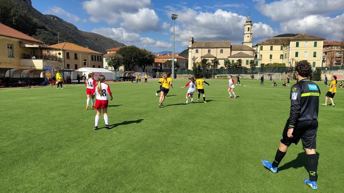 Calcio. L'istituto Ferraris Pancaldo di Savona vince il trofeo in memoria di Janira d'Amato