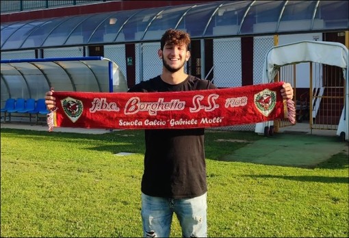 Calciomercato. Il cuore di Andrea Di Bella resta granata, l'ex punta dell'Albenga non si sposta da Borghetto