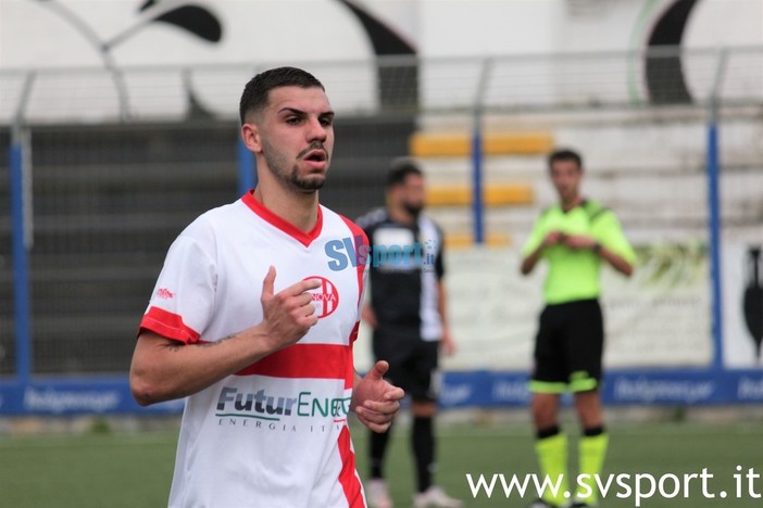 Nelli con la maglia della Genova Calcio