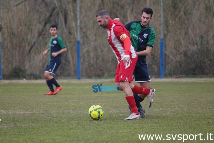 Calcio, Soccer Borghetto. La protesta di Marco Carparelli: &quot;Se salto il derby con il Pietra Ligure poso la borsa e chiudo la carriera&quot;