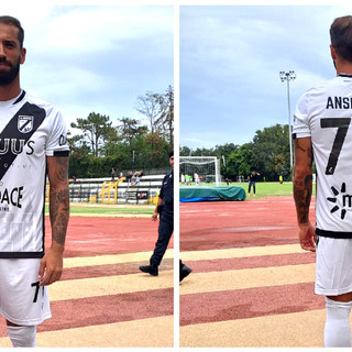 Calcio, Albenga. Ecco la nuova maglia per la stagione del ritorno in Serie D