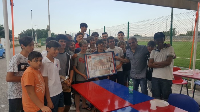 Calcio: grande festa al Dagnino per i campioni regionali 2003 del Vado Fc