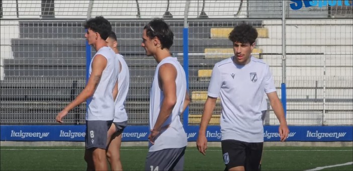 Calcio, Albenga. Rinviata l'amichevole con il Finale, domani il Campomorone. Aperto il nuovo store online